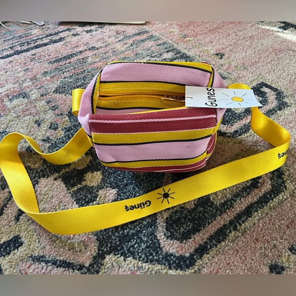 Guness Swim Barrel Bag - Picture 2 of 2